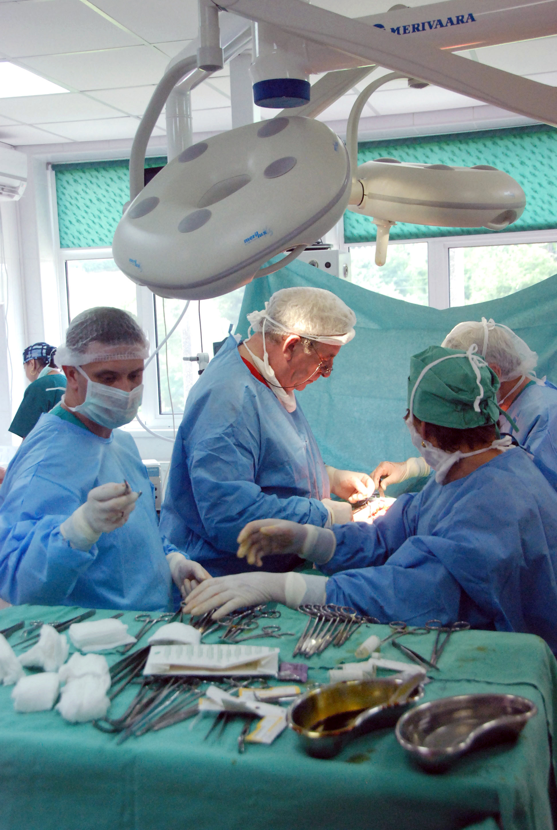 Vârsta de pensionare a medicilor, majorată oficial la 67 de ani