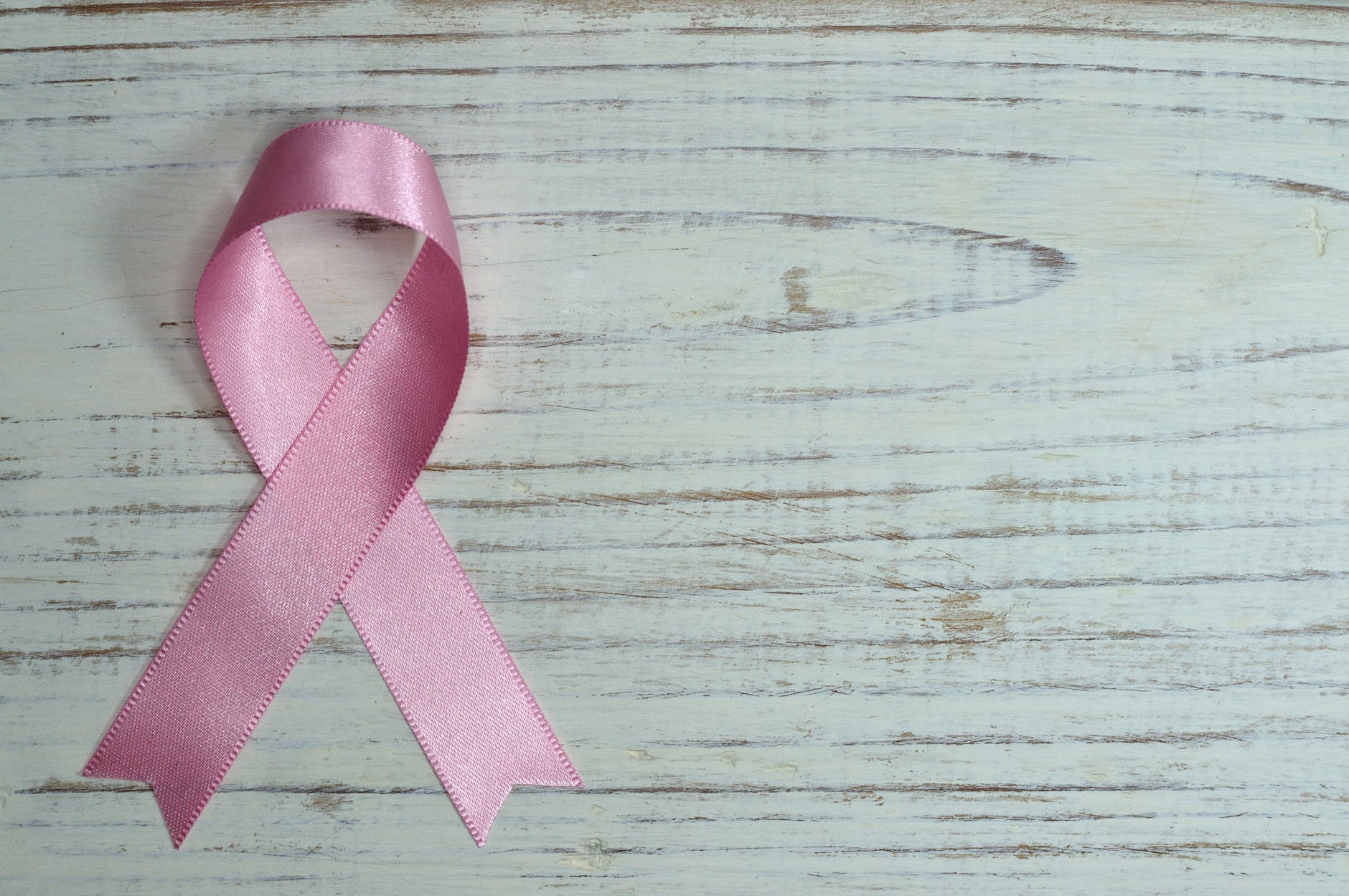 Studiu: Administrarea de anastrozol reduce la jumătate riscul de cancer de sân la femeile aflate la postmenopauză şi la câţiva ani după întreruperea tratamentului