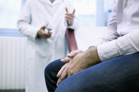 O aplicaţie online îi ajută pe pacienţii cu cancer de prostată să aleagă mai bine tratamentul