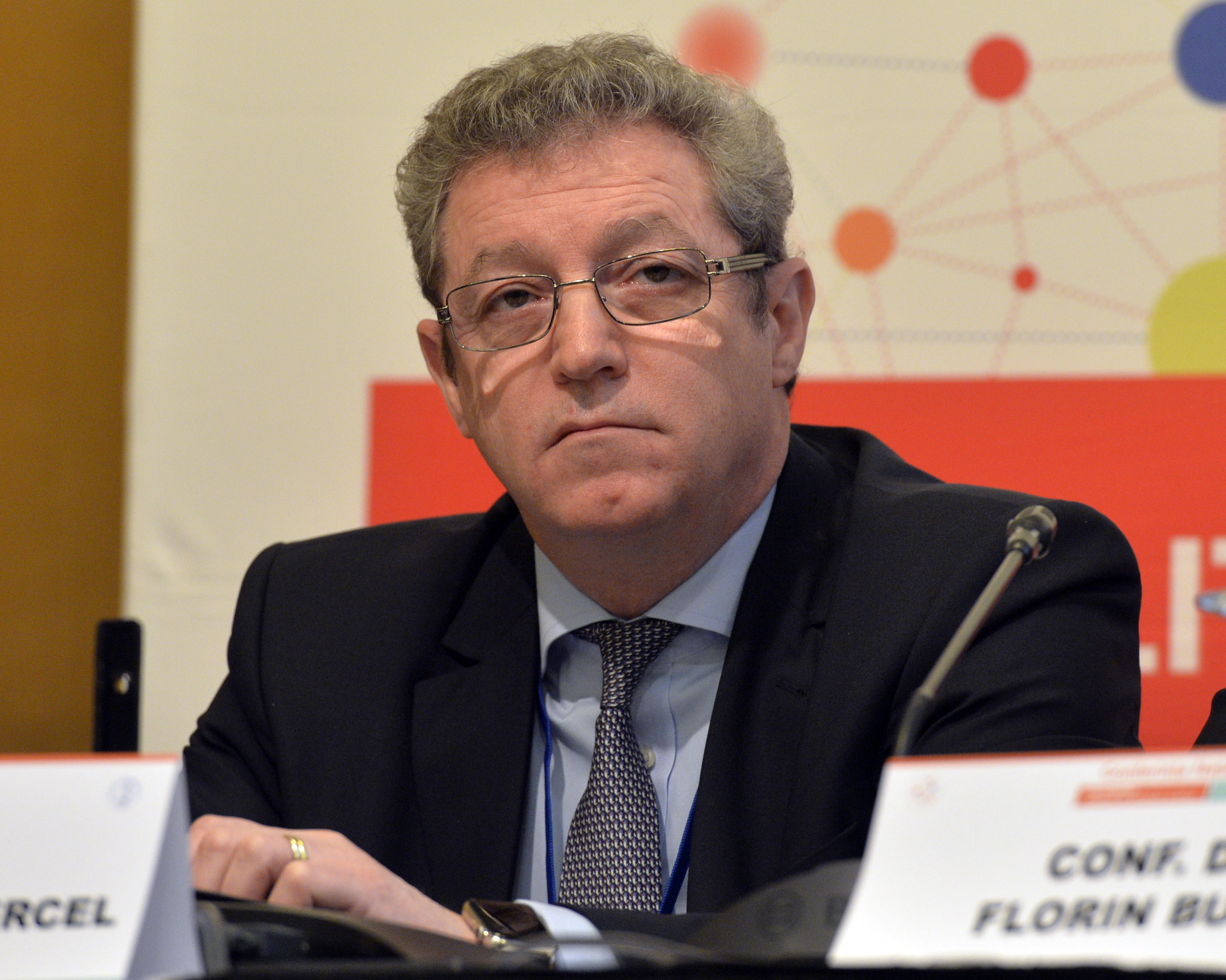 Adrian Streinu-Cercel (Institutul Matei Balş): Realizăm studii cu bacteriofagi pentru a combate rezistenţa la antibiotice; fiecare bacterie îşi are călcâiul lui Ahile, un bacteriofag care o distruge