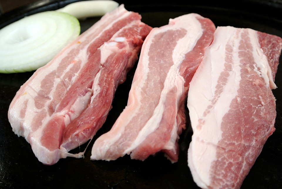 Boli coronariene: Înlocuirea cărnii cu alimente vegetale poate scădea riscul acestor afecţiuni
