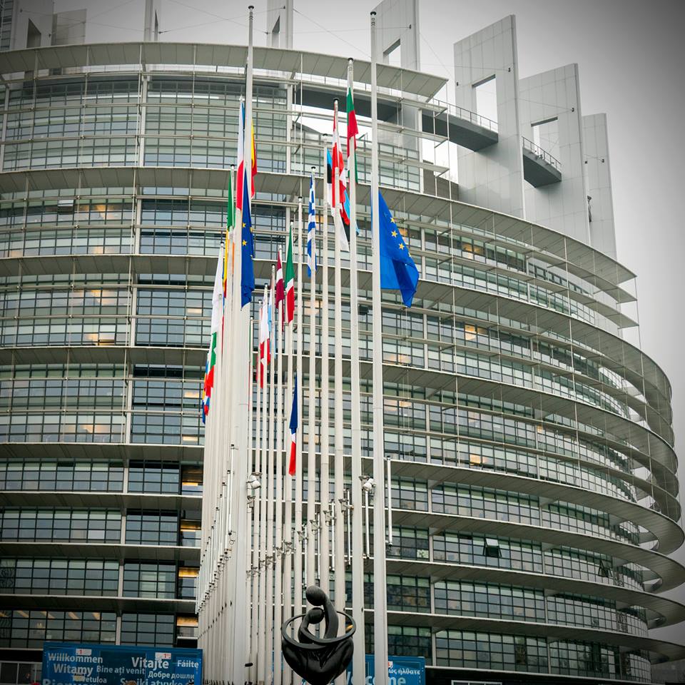 Parlamentul European va realiza un plan împotriva cancerului în UE
