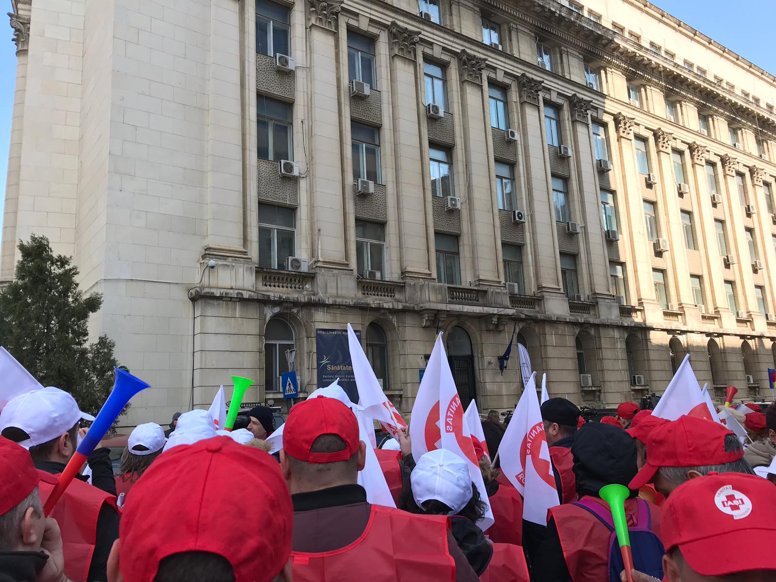 Ministerul Sănătăţii nu renunţă la plafonarea sporurilor din sectorul sanitar la nivelul din decembrie, inclusă în OUG 114/2018