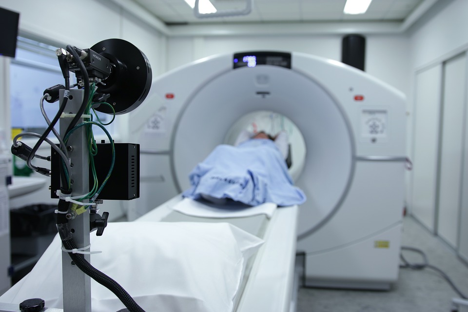 Pacienţii oncologici din România pot efectua gratuit investigaţia PET-CT în şase centre medicale din ţară