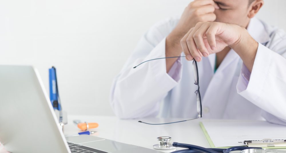 Colegiul Medicilor cere reformarea activităţii de medicină legală, acuzând conducerea Consiliul Superior de Medicină Legală că "a încălcat în mod grav drepturile medicilor inculpaţi" de la Spitalul Sf. Pantelimon