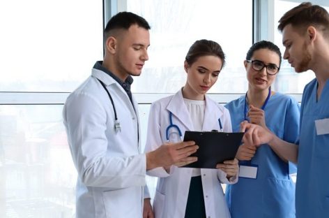 Stagiile de practică efectuate de medicii rezidenţi în străinătate vor fi recunoscute direct de către coordonatorul de rezidenţiat