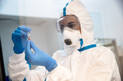 Trei motive pentru care testarea de rutină cu scopul de a decide momentul vaccinării împotriva COVID-19 nu este recomandată