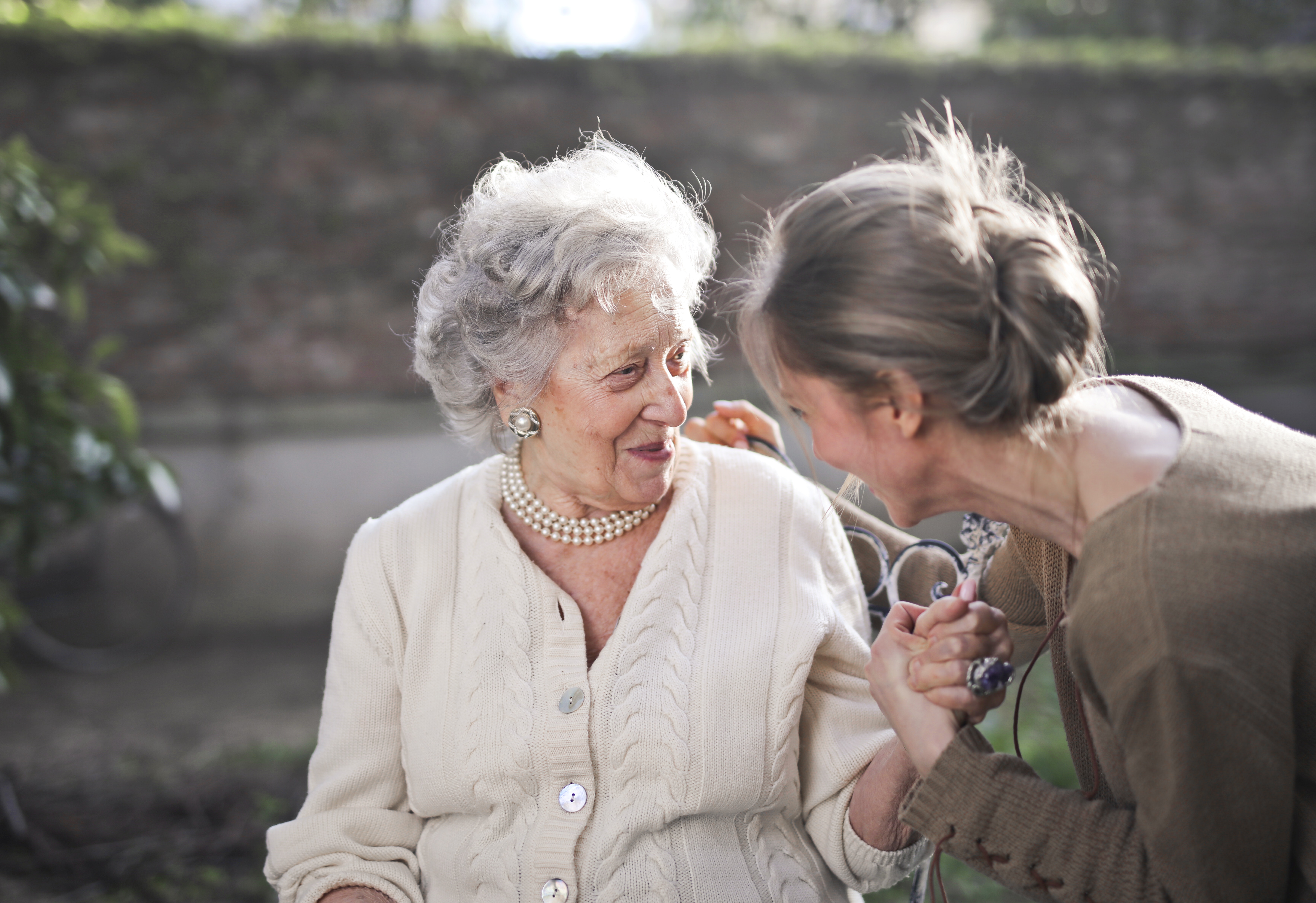 Menopauza precoce: Terapia cu estrogeni ajută la menţinerea arterelor curate