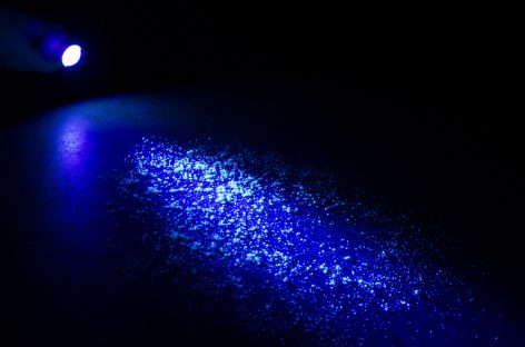 Un tip de lumină ultravioletă nepericulos pentru oameni elimină coronavirusul SARS-CoV-2 din aer
