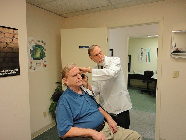 Paşii pe care medicii orelişti şi dezvoltatorii AI ar trebui să-i urmeze pentru proiectarea unor sisteme auditive artificiale