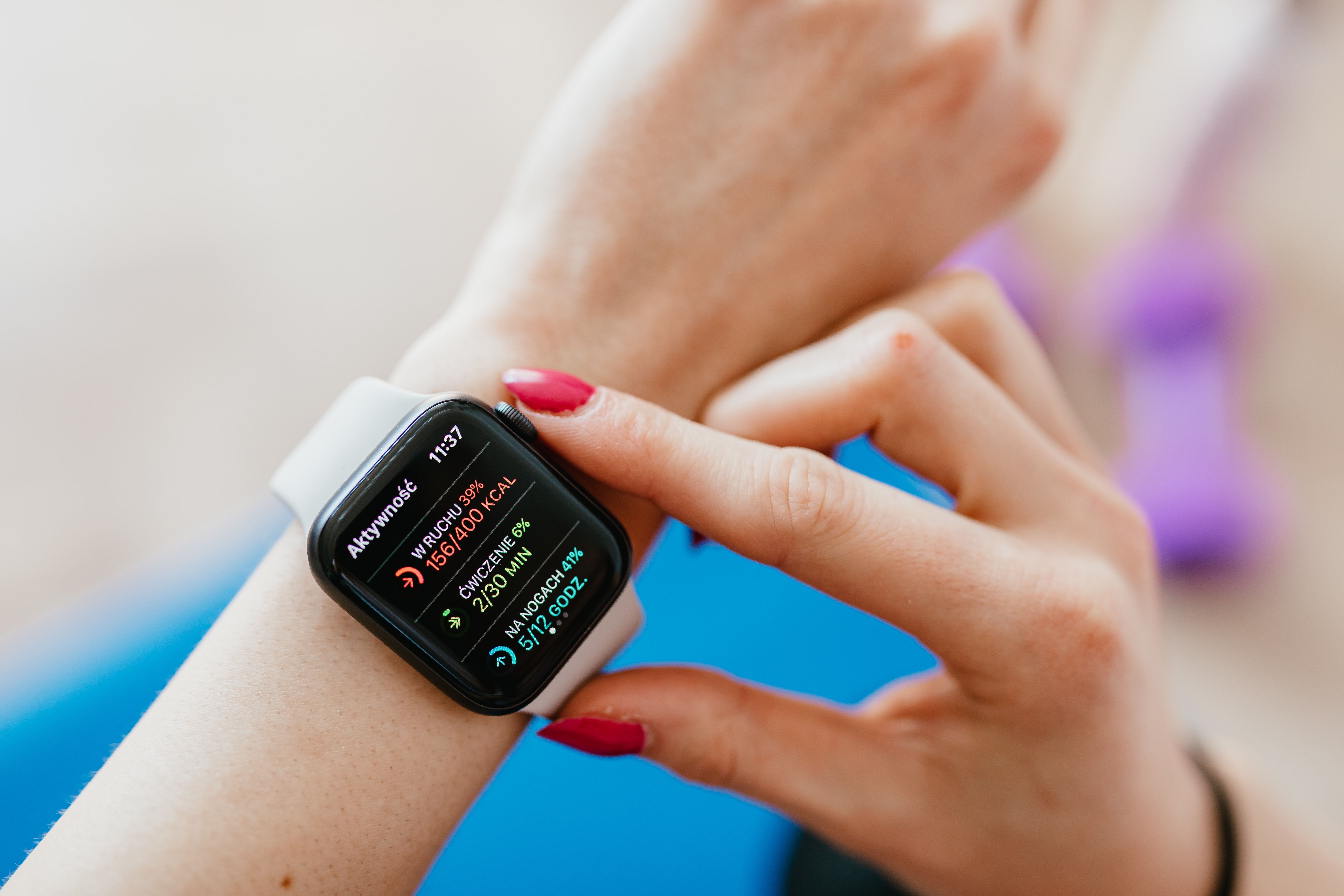 Magneţii din telefoanele mobile şi ceasurile inteligente ar putea afecta stimulatoarele cardiace