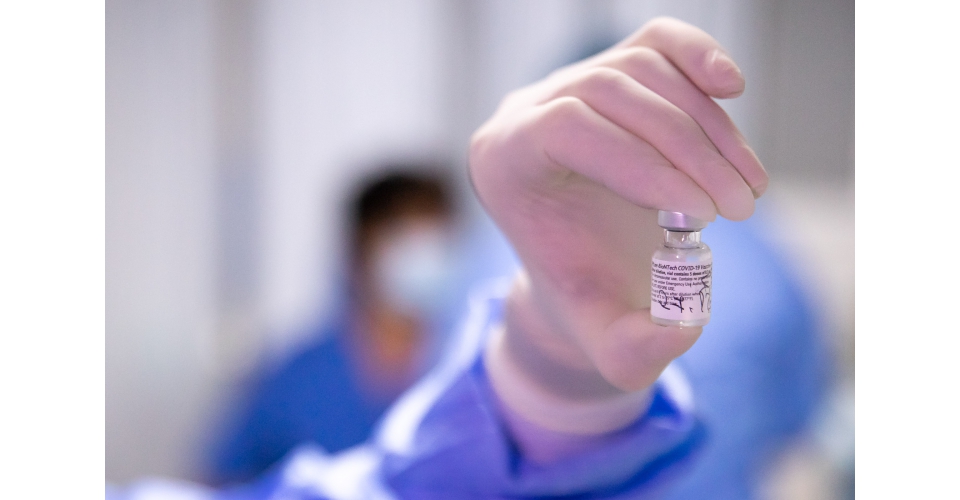 Rată de infectare de sub 0,5% în rândul persoanelor din România care au primit cel puţin o doză de vaccin anti-Covid-19