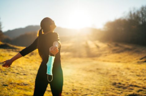 România va ajunge la 100.000 de vaccinări anti-Covid-19 pe zi la jumătate lunii aprilie; ţinta este de a atinge imunitatea colectivă în septembrie