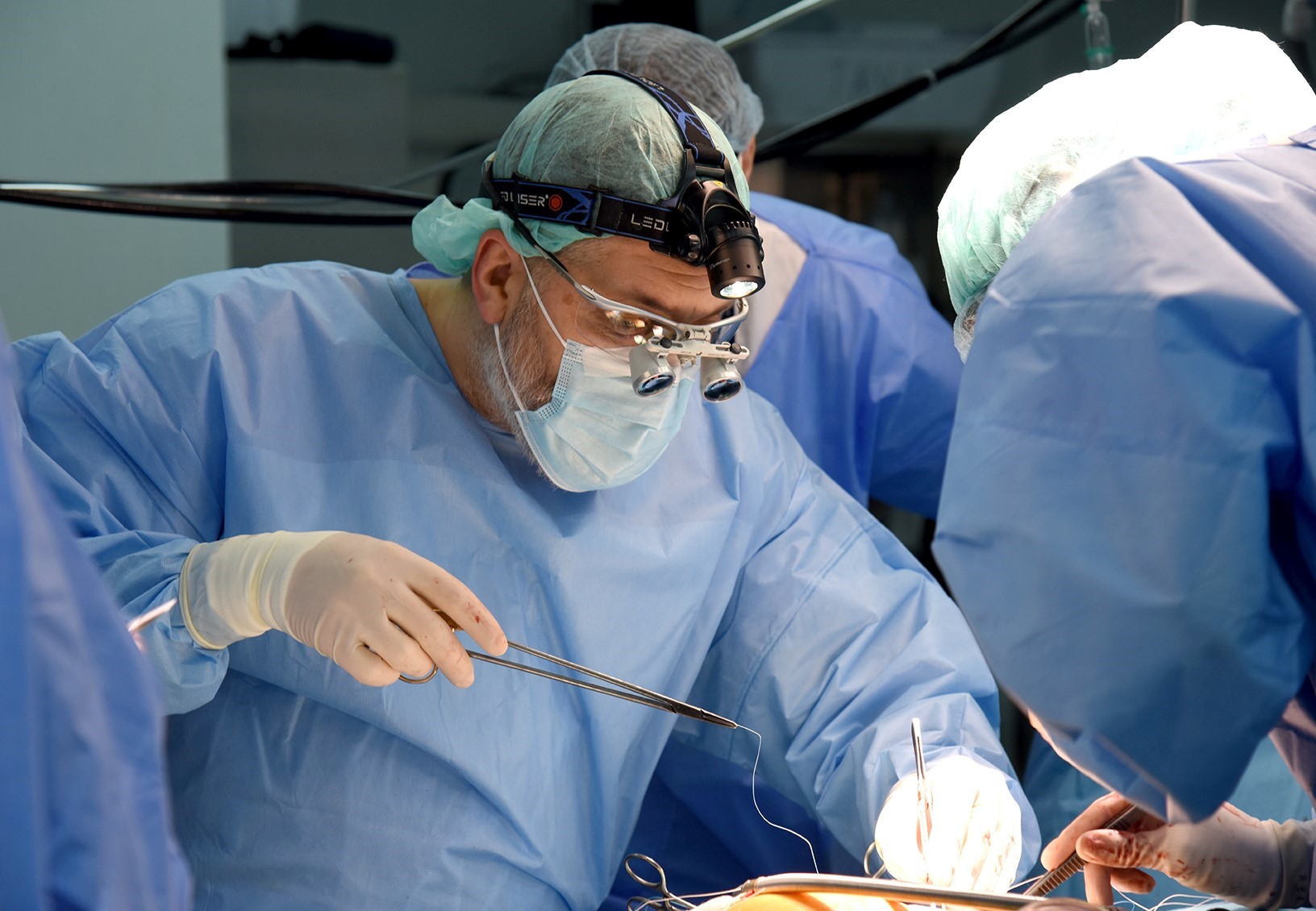 Tratamentul patologiilor cardiovasculare prin intervenţii chirurgicale clasice şi hibride la SANADOR