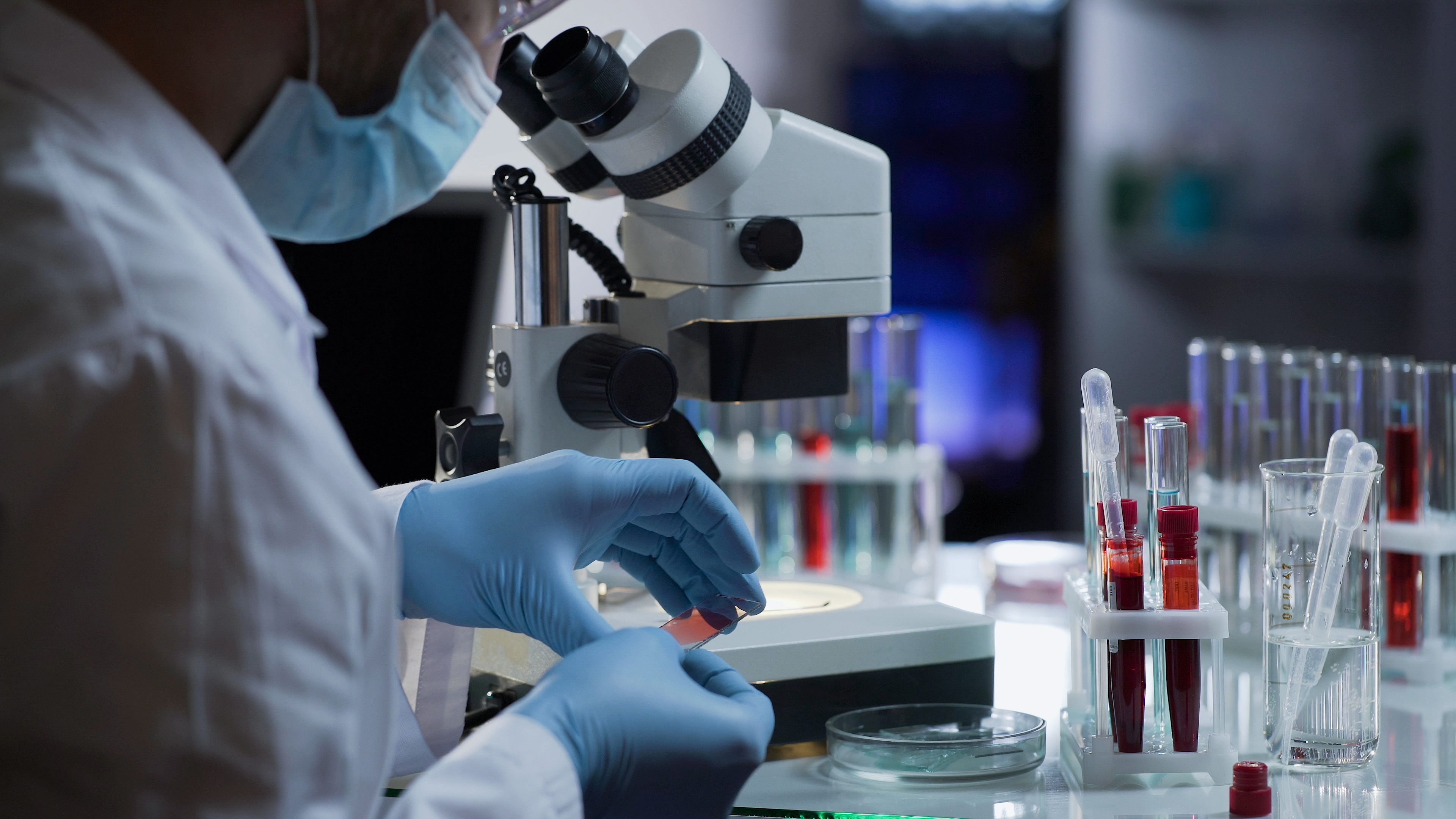 Studiu: Eficacitatea vaccinurilor anti-Covid-19 rămâne la un nivel ridicat la 6 luni după rapel