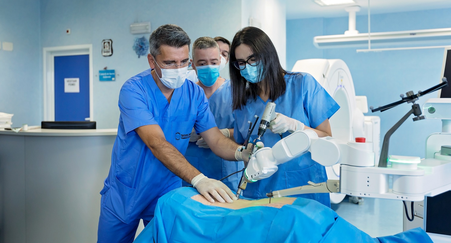 Spitalul Monza a fost dotat cu un robot de chirurgie spinală de ultimă generaţie