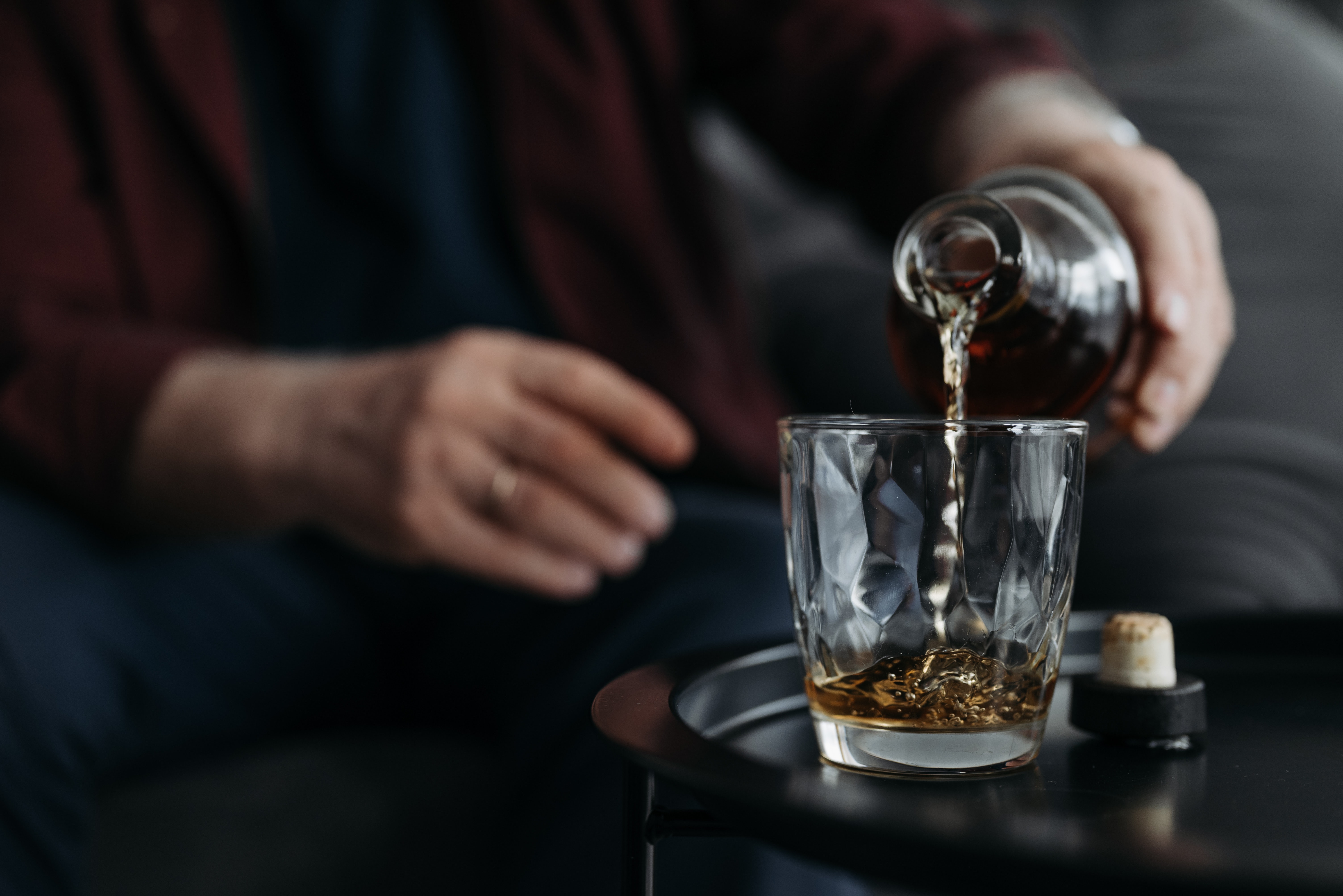 OMS: Fumatul, alcoolul, alimentele ultraprocesate şi poluarea provoacă 2,7 milioane de decese premature în Europa în fiecare an. Riscurile calculate pentru România