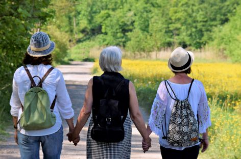 Studiu: Administrarea unui medicament experimental a redus frecvenţa şi severitatea bufeurilor la femeile aflate la menopauză
