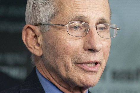 Fauci va demisiona din funcţiile de consilier medical şef al preşedintelui Biden şi de la şefia NIAID