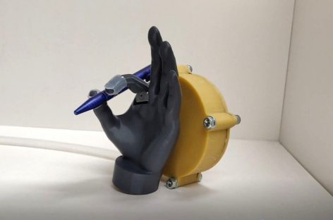 O proteză revoluţionară, controlată de respiraţie