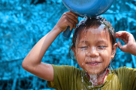 UNICEF: Un număr tot mai mare de copii suferă de boli din cauza valurilor de caniculă