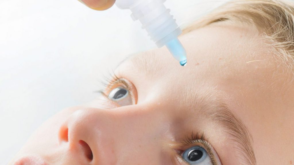 STUDIU: Antibioticele topice scurtează durata simptomelor conjunctivale