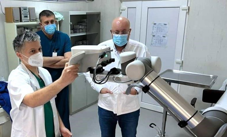 Microscop robotizat de ultimă generaţie, în premieră în România, la Secţia Neurochirurgie a Spitalului Judeţean Vâlcea