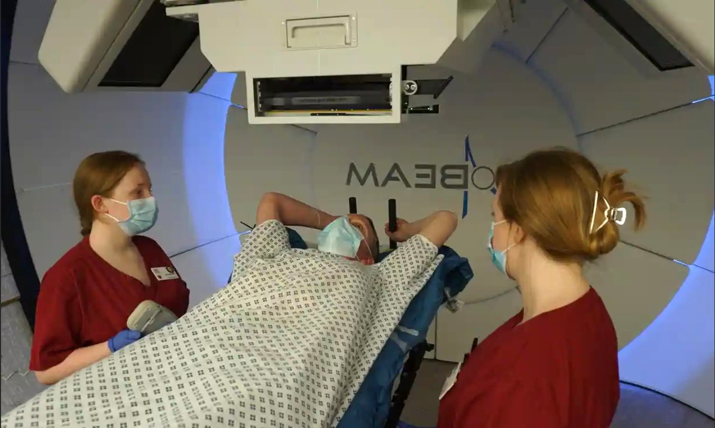 Terapie cu fascicul de protoni pentru cancerul de sân, administrată într-un studiu în premieră mondială