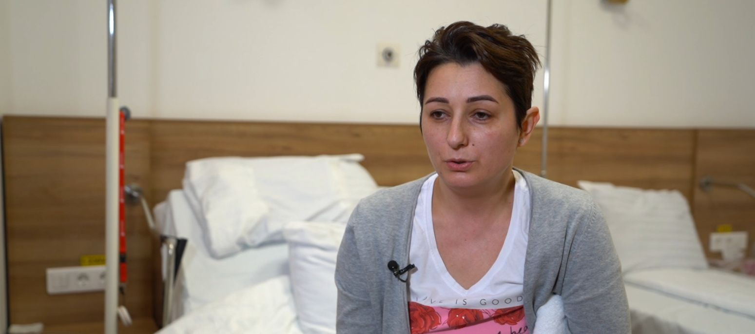 VIDEO Exclusiv: Prima pacientă operată de cancer mamar cu bani strânşi în urma concertului caritabil Armoniile Speranţei