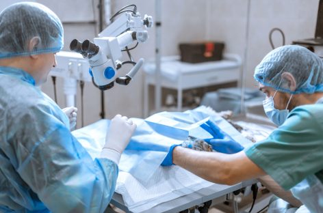 Un pacient complet orb şi-a recăpătat vederea printr-o operaţie „revoluţionară", în premieră mondială