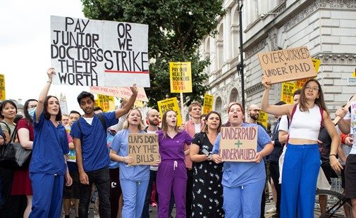 Greva medicilor juniori din Marea Britanie, probabil „cea mai perturbatoare" pentru serviciile de sănătate