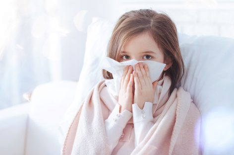 Răcelile de sezon i-ar putea face pe copiii mici imuni la Covid-19