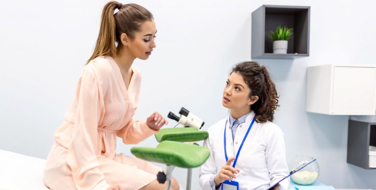 Îndepărtarea ovarelor la femeile tinere poate creşte riscul de Parkinson