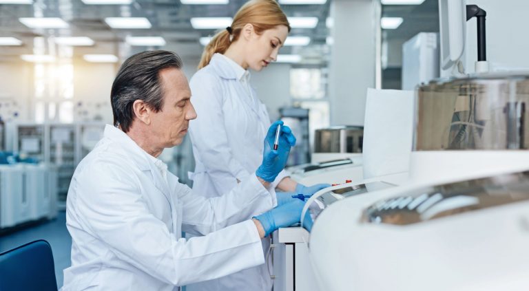 O substanţă secretată de celule din sânge afectează tensiunea arterială şi inflamaţia, au descoperit cercetătorii suedezi