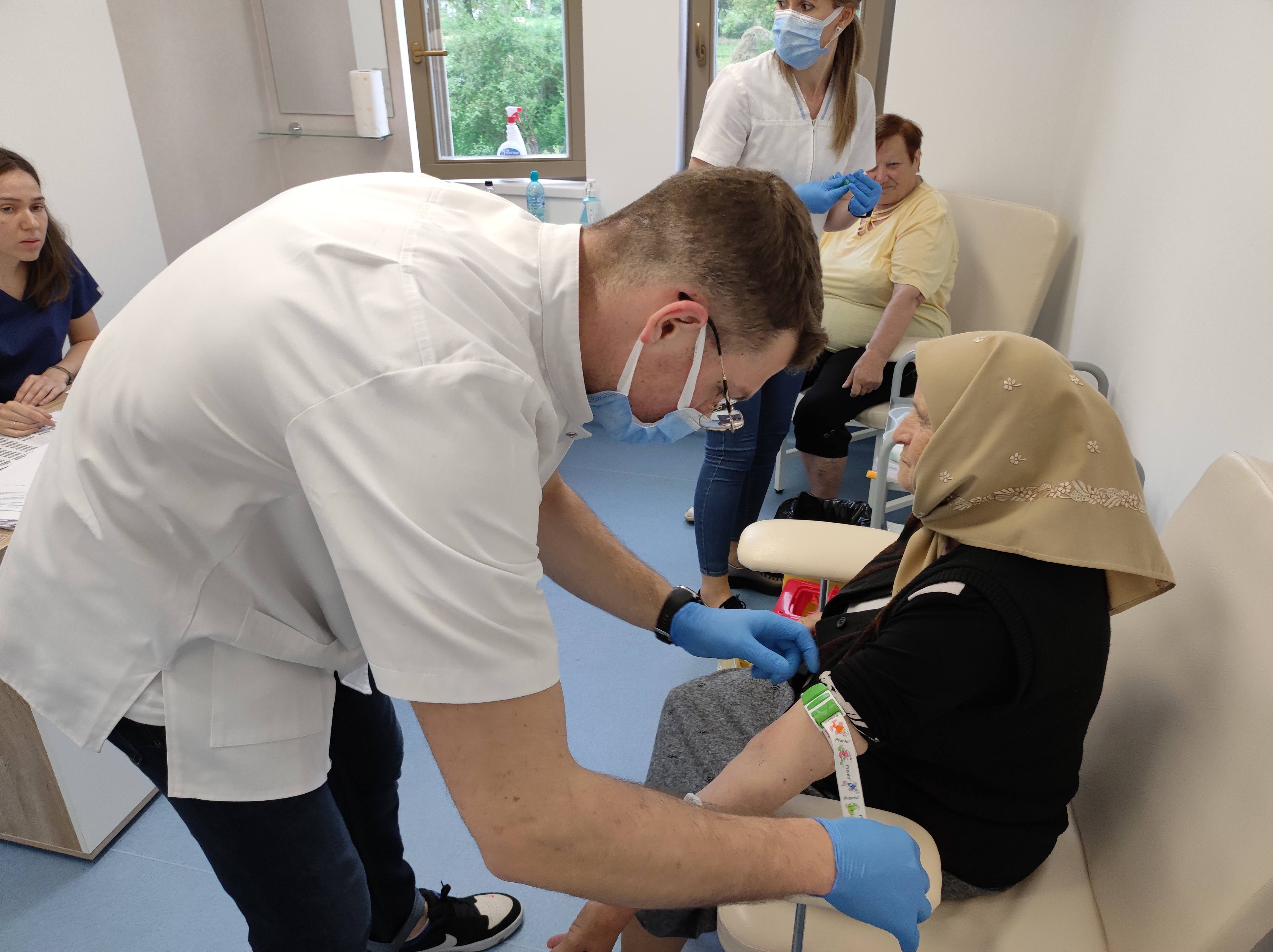 Noi reglementări privind organizarea de unităţi mobile şi caravane medicale în zonele cu servicii sanitare deficitare. Astfel de servicii sunt decontate în cadrul sistemului de asigurări de sănătate