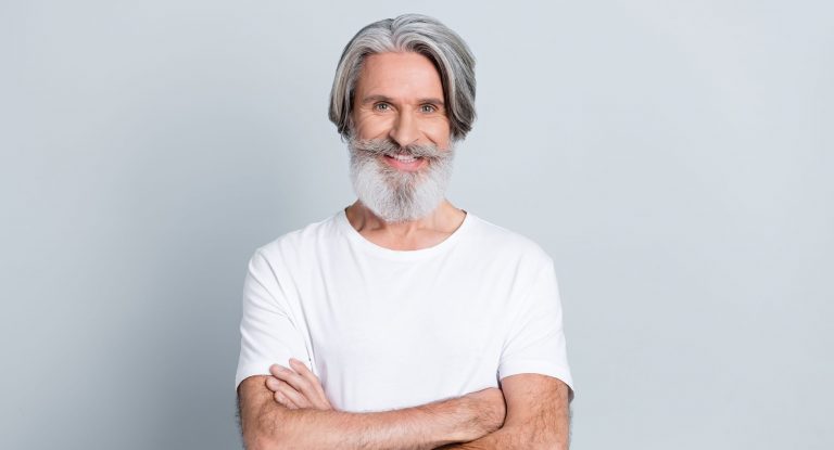 Poate fi oprită albirea părului?