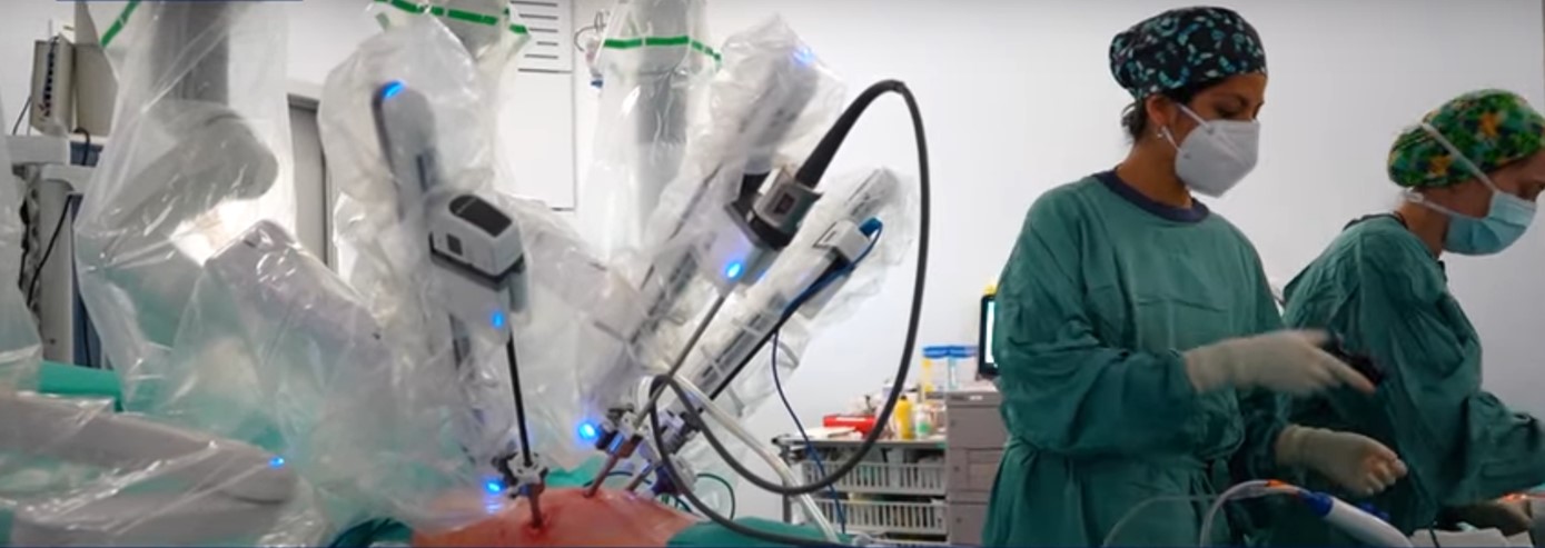 Tehnică de pionierat în Spania: Transplant pulmonar cu ajutorul unui robot cu patru braţe