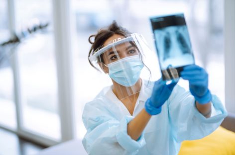 O infecţie pulmonară ar putea fi mai puţin transmisibilă decât s-a crezut