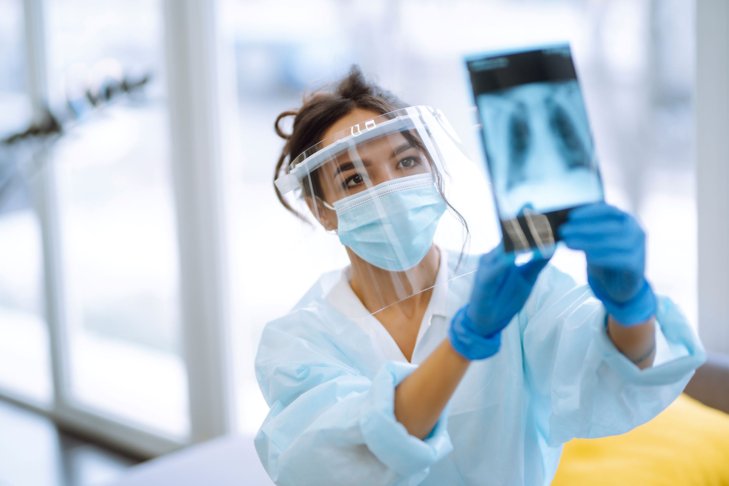 O infecţie pulmonară ar putea fi mai puţin transmisibilă decât s-a crezut