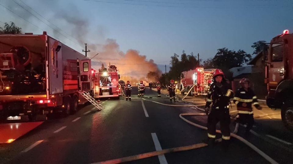 UPDATE: Peste 40 de persoane internate în urma exploziilor din Crevedia. Masi mulţi pacienţi cu arsuri, transferaţi în străinătate