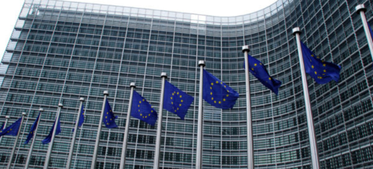 Executivul UE propune prelungirea cu 10 ani a utilizării unui erbicid controversat