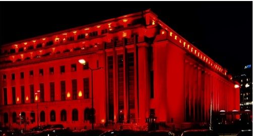 Palatul Victoria, iluminat în roşu, cu prilejul Zilei Mondiale de Conştientizare Duchenne