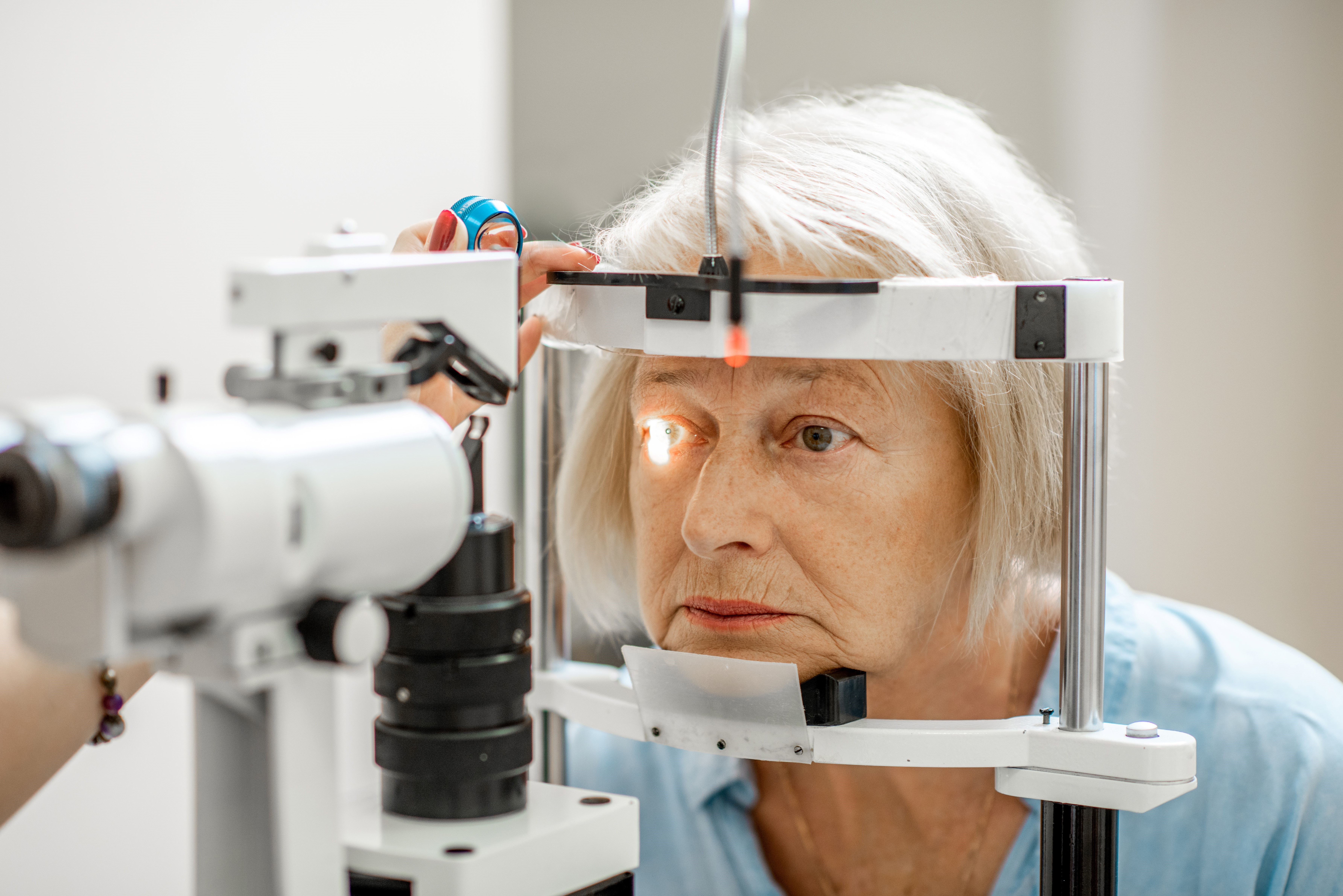 Ce ar trebui să ştim înainte de operaţia de cataractă. Recomandările oftalmologilor