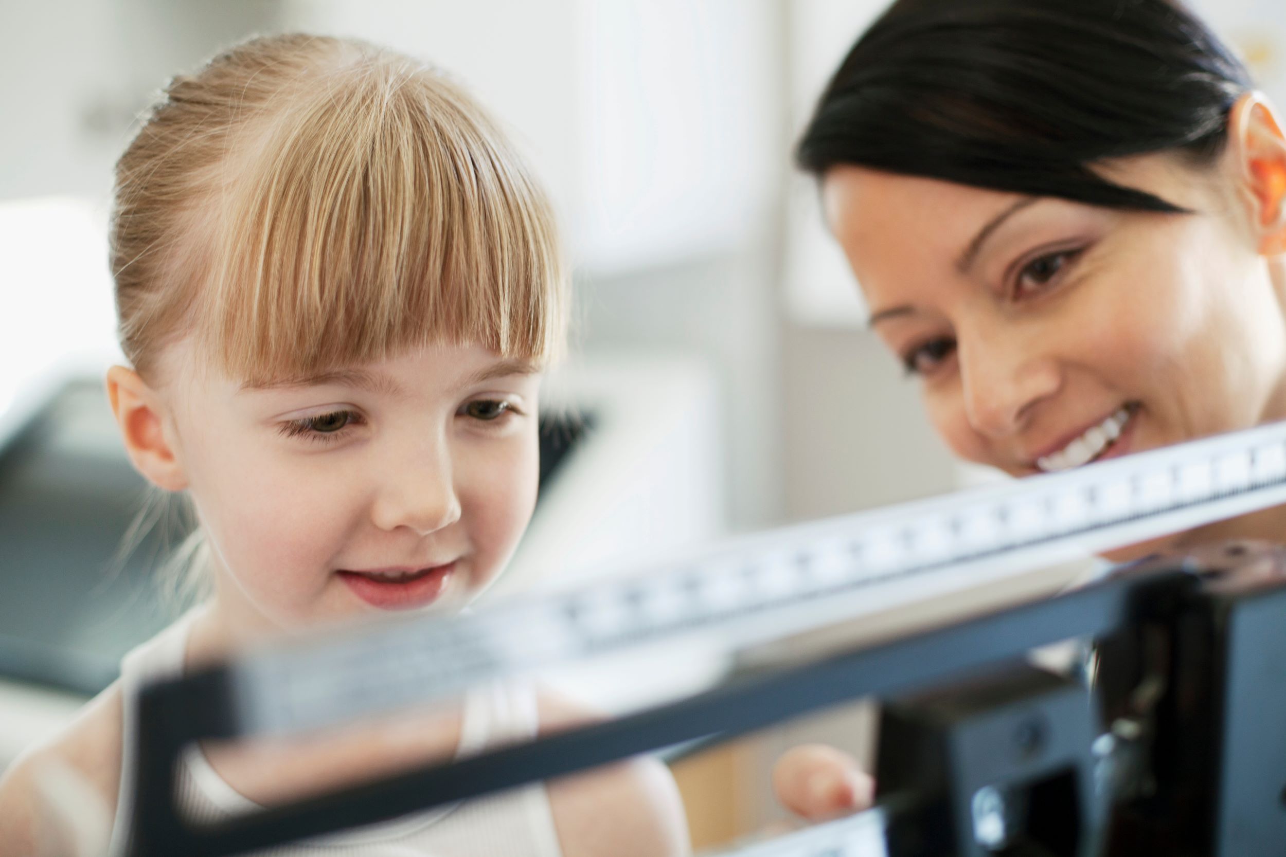 Un studiu internaţional vizează reducerea obezităţii timpurii la copii