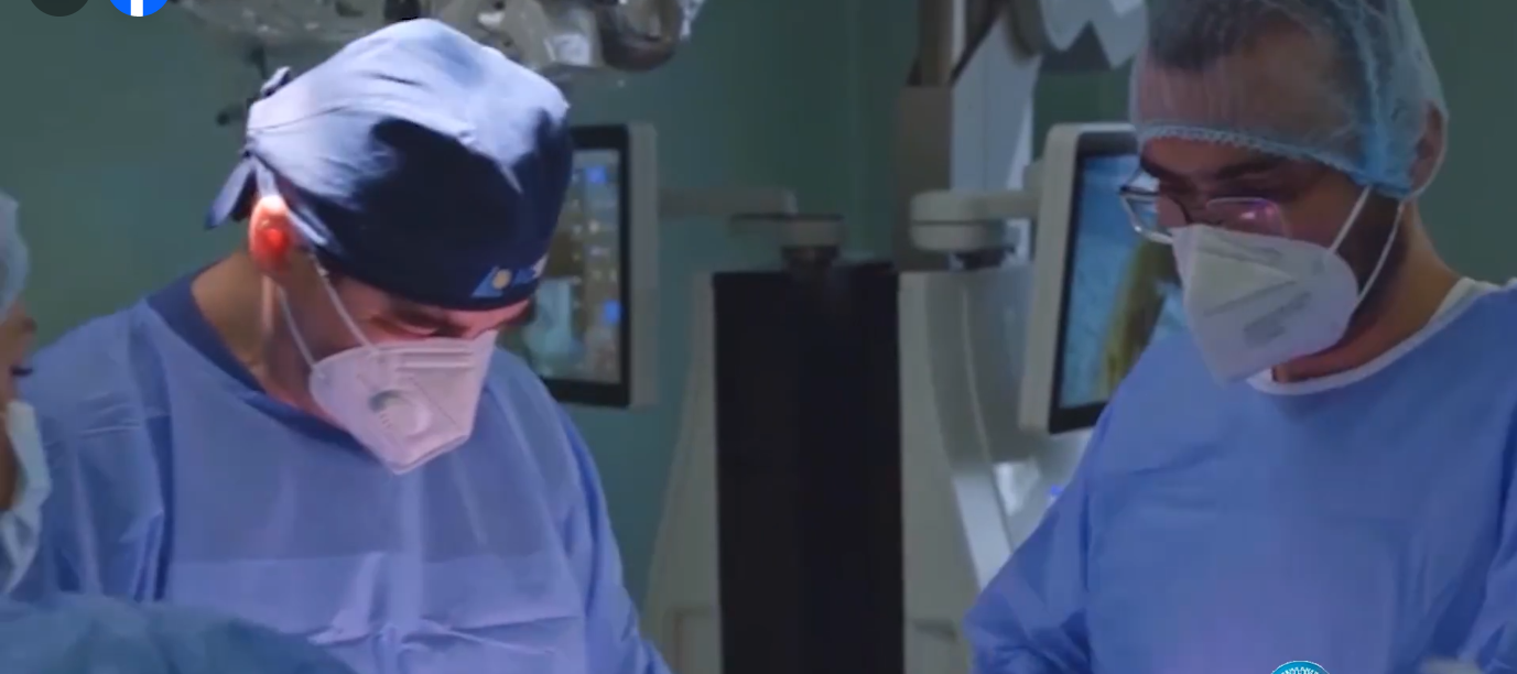 VIDEO Neurochirurgii ieşeni au operat cu succes o tumoră cerebrală de mari dimensiuni