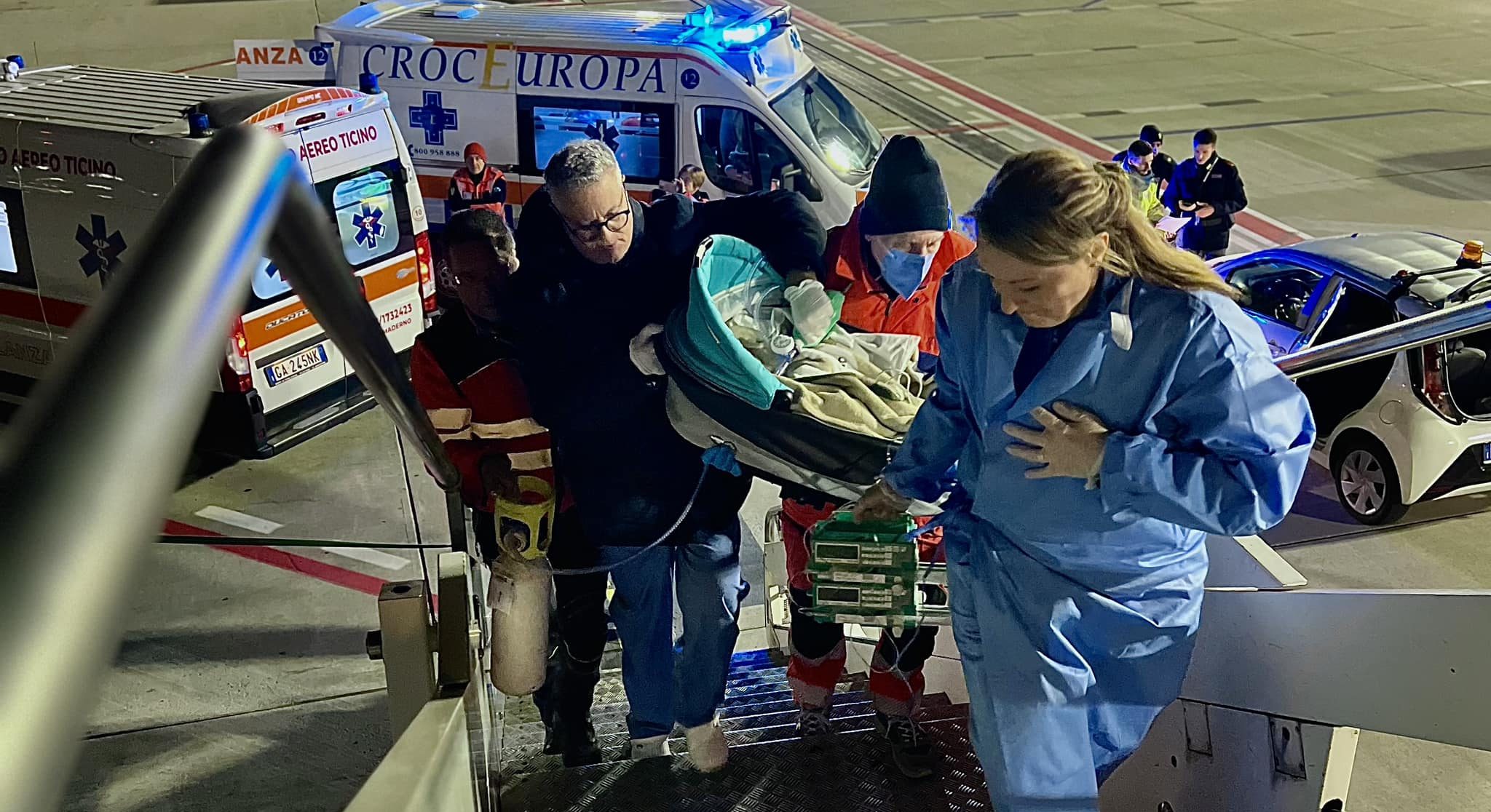 Asociaţia Blondie: 200 de zboruri medicale, în cei patru ani de existenţă. 700 de copii cu afecţiuni medicale grave transportaţi la tratament în străinătate