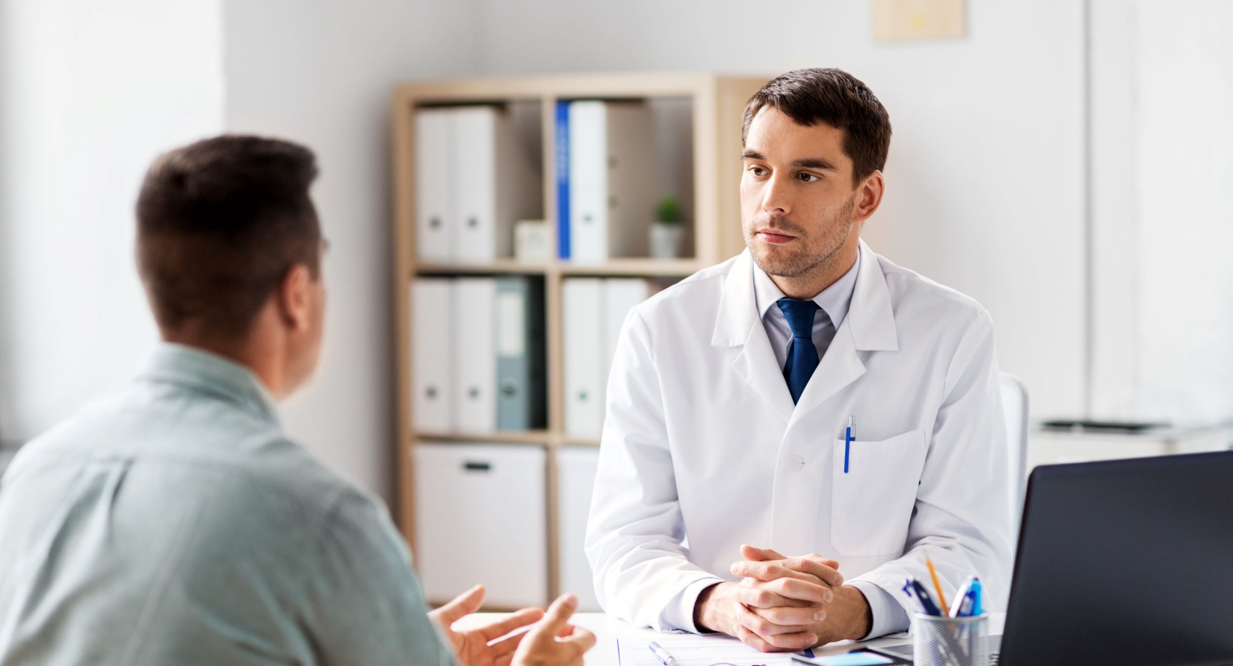 Cazurile de cancer la persoanele tinere au crescut brusc la nivel global. Care sunt recomandările experţilor în privinţa prevenţiei
