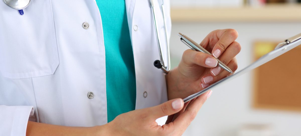 Guvernul se pregăteşte să îngheţe în primul trimestru din 2025 tarifele decontate de CNAS pentru serviciile medicale în medicina de familie şi ambulatoriul de specialitate. Colegiul Medicilor acuză că nu a fost consultat